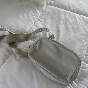 lululemon Belt Crossbody Bag Light Gray Gold Logo Strap O/S